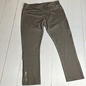 Tommie Copper - Women's Core Compression Capri - Size Medium
